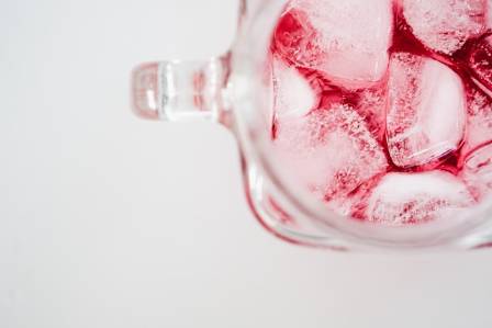 Enhancing Summer Gatherings with Vibrant Berry-Infused Cocktails